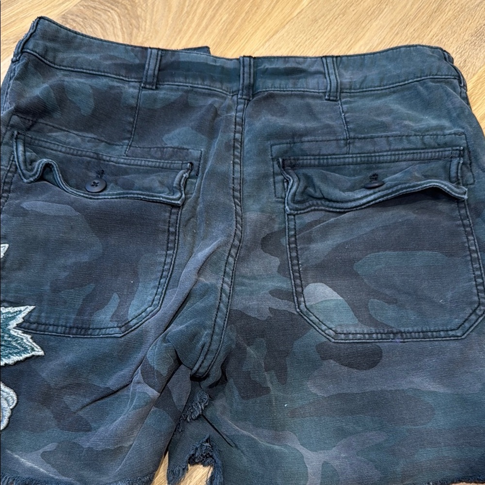 Embroidered Floral Women's Shorts - Picture 3 of 3
